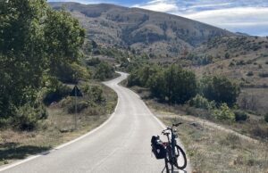 Strada verso Lucoli strada verso Lucoli