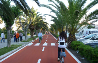 La falsa guerra tra pedoni e ciclisti Alba Adriatica, pista ciclabile