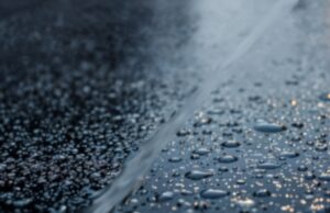 Un milione di chilometri in auto. Poi la bicicletta scia-bicicletta-su asfalto bagnato