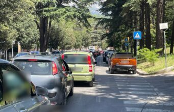 Chi rallenta è di troppo traffico sulla corsia ciclabile a L'Aquila